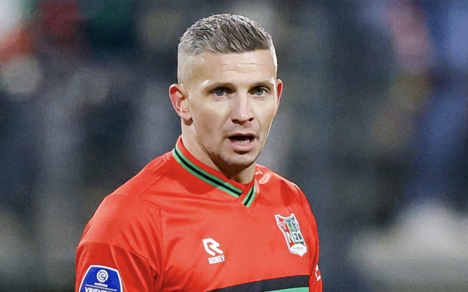 竞争激烈的 竞争激烈的